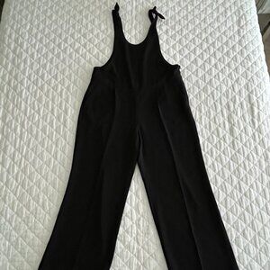 NWT EXPRESS Womens Black Wide Leg Jumpsuit Medium Petite Pockets Bow Tie Straps